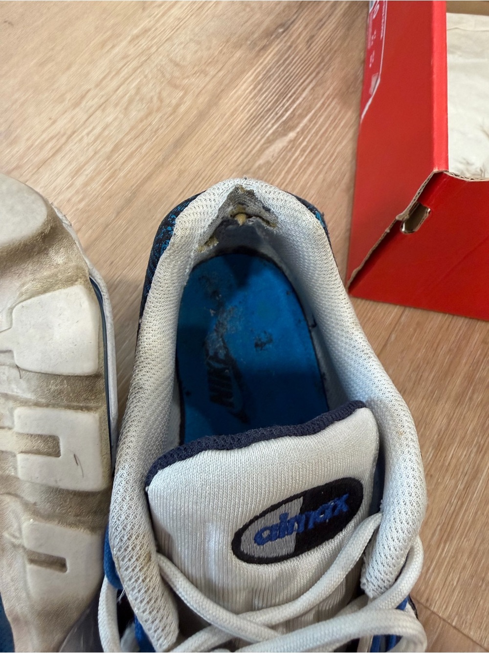 Nike Men’s Air Max 95 White and Blue Lace-Up Sneakers - Picture 5 of 5